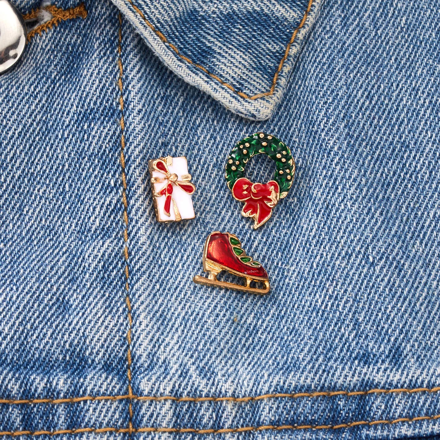 Fashion Christmas Brooch Pin For Women Men Santa Claus Snowflake Christmas Tree Bell Enamel Brooch New Year Xmas Decoration Gift