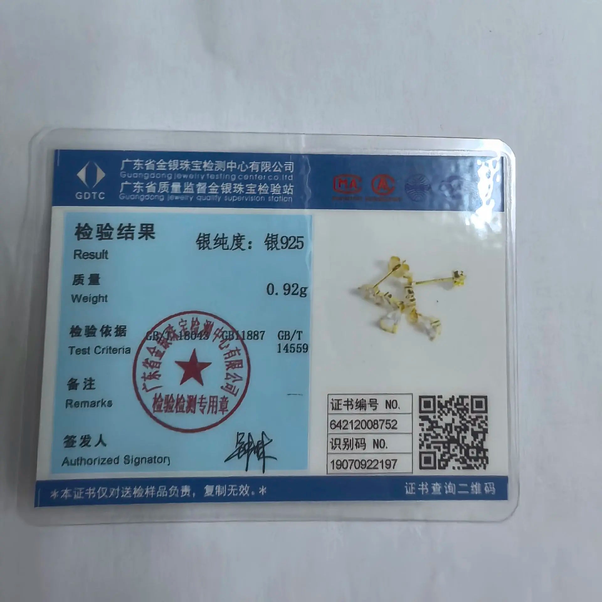 925 Sterling Silber Überzogene 14k Gold Micro-eingelegten Zirkon Kleine Funkelnde Kristall Ohrringe Frauen Mode Party Schmuck Zubehör