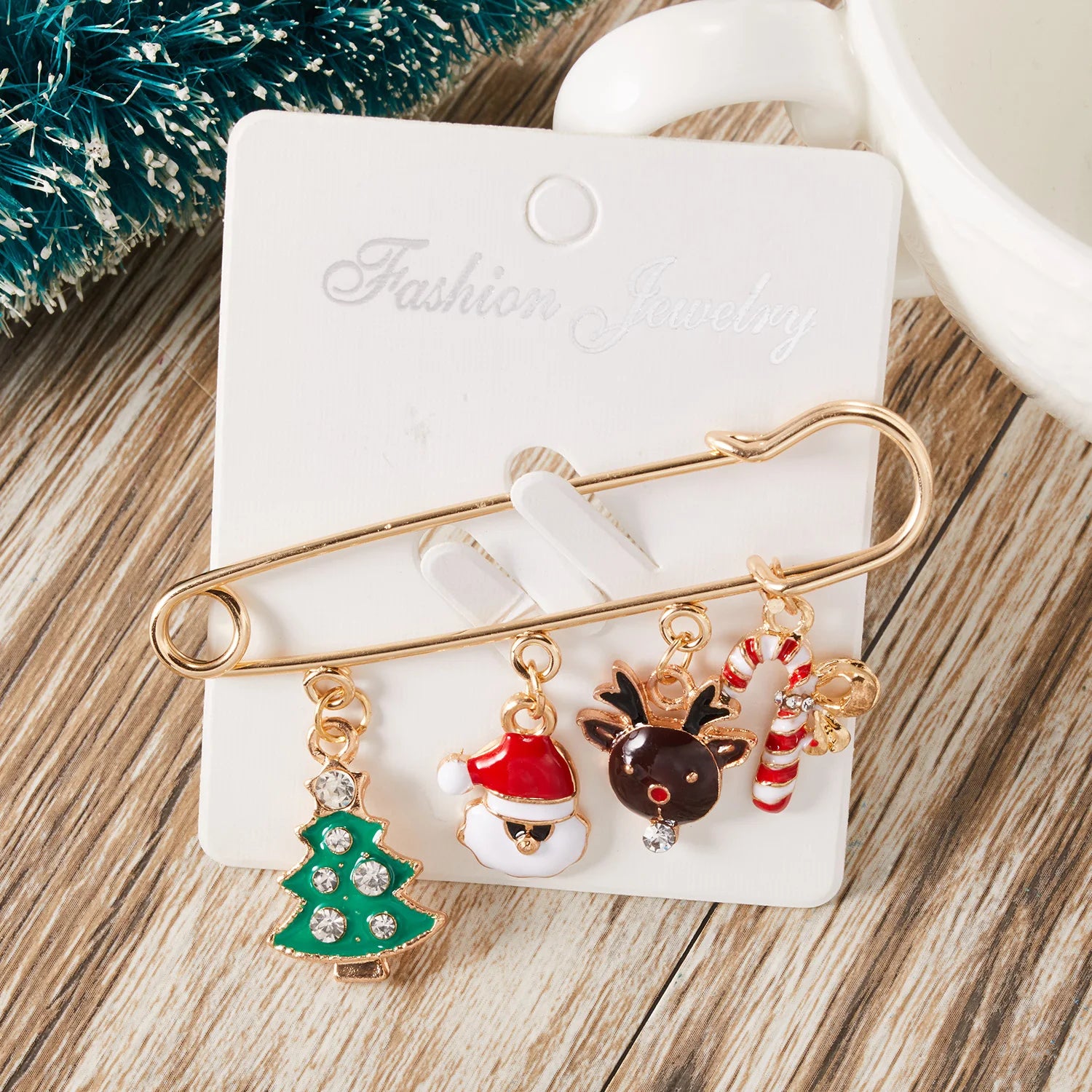 Fashion Christmas Brooch Pin For Women Men Santa Claus Snowflake Christmas Tree Bell Enamel Brooch New Year Xmas Decoration Gift