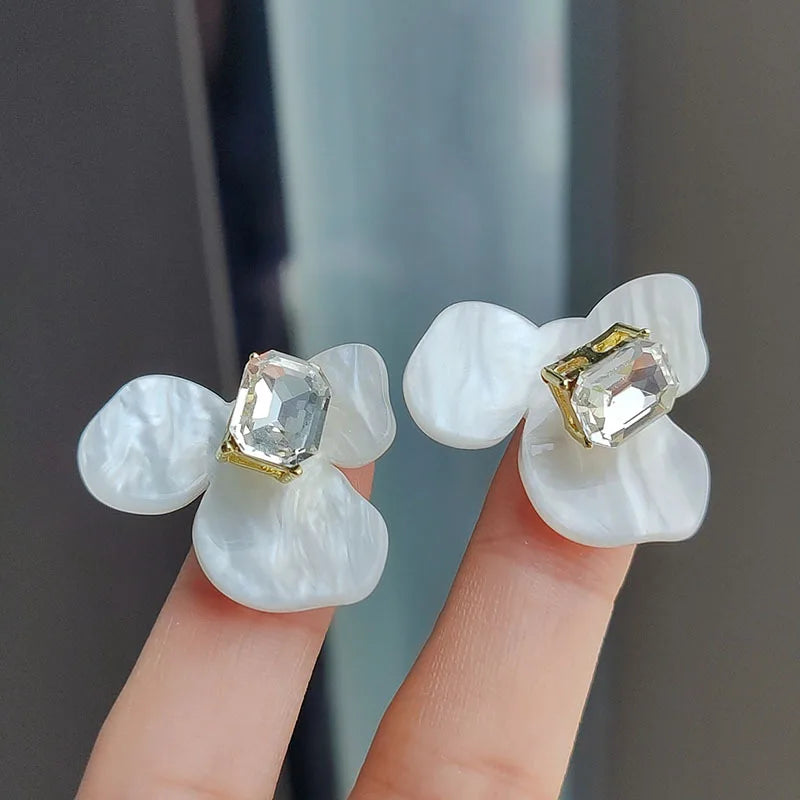 White Acrylic Flower Pendant Earrings Fashion Petal Square Crystal Stud Earring For Women Charms Summer Earrings Jewelry Gift