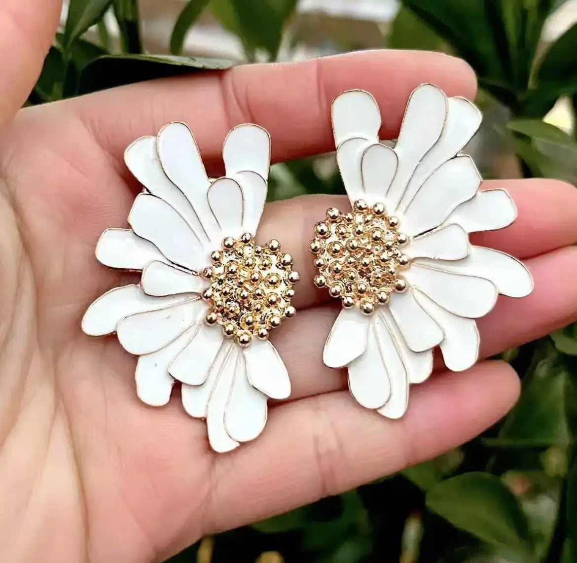 Zvoijio New Sweet Temperament Wave Dot Leaf Flower Earrings