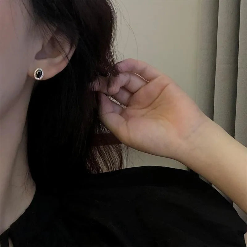 Boucles d'oreilles en argent sterling 925 avec incrustations de zircon et d'agate noire pour femmes, bijoux de haute qualité et exquis.