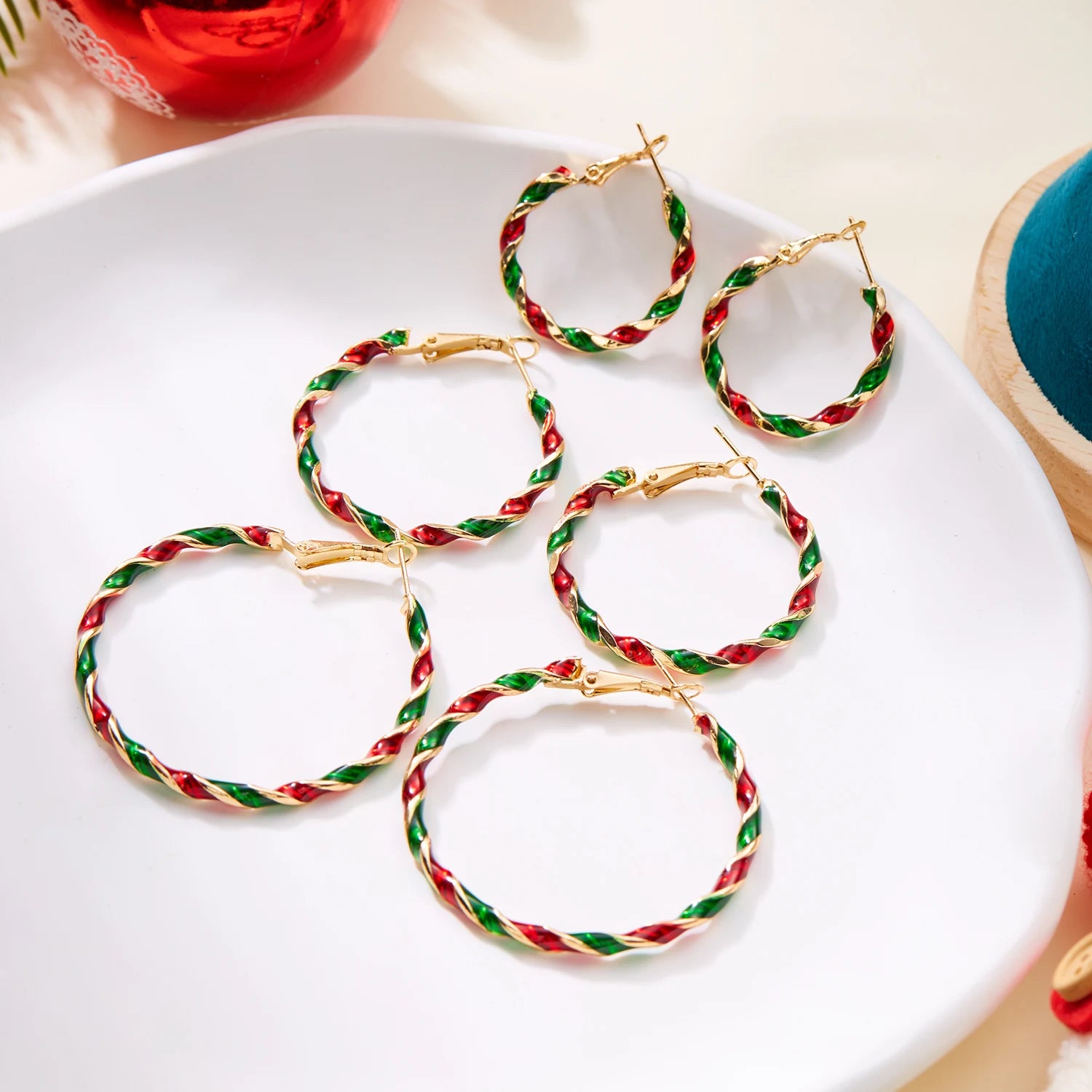 Christmas Big Round Circle Hoop Earrings For Women Colorful Twist Punk Exaggerate Earring Party Festival New Year Jewelry Gifts