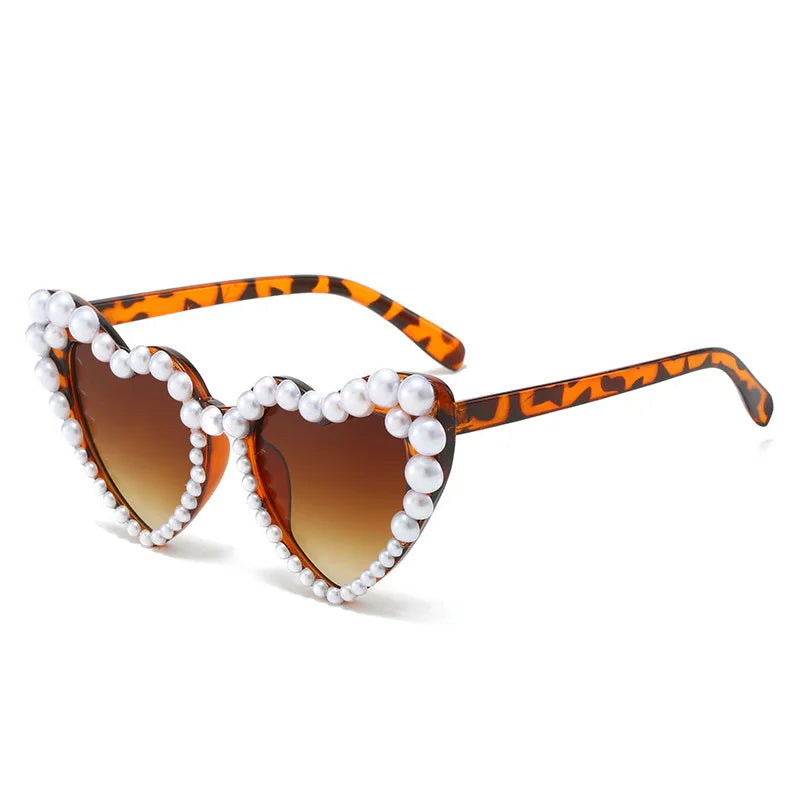2025 Heart Shape Sunglasses Pearl Frame Wedding Party Sun Glasses Women Big Frame Cute White Black Shades UV400 Fashion Eyewear