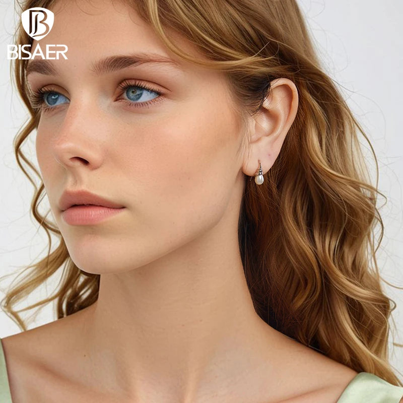 Boucles d'oreilles à tige en coquillage de conque en argent sterling 925 BISAER Boucles d'oreilles en perles de coquillage plaquées or blanc pour femmes Bijoux fins de fête Cadeau