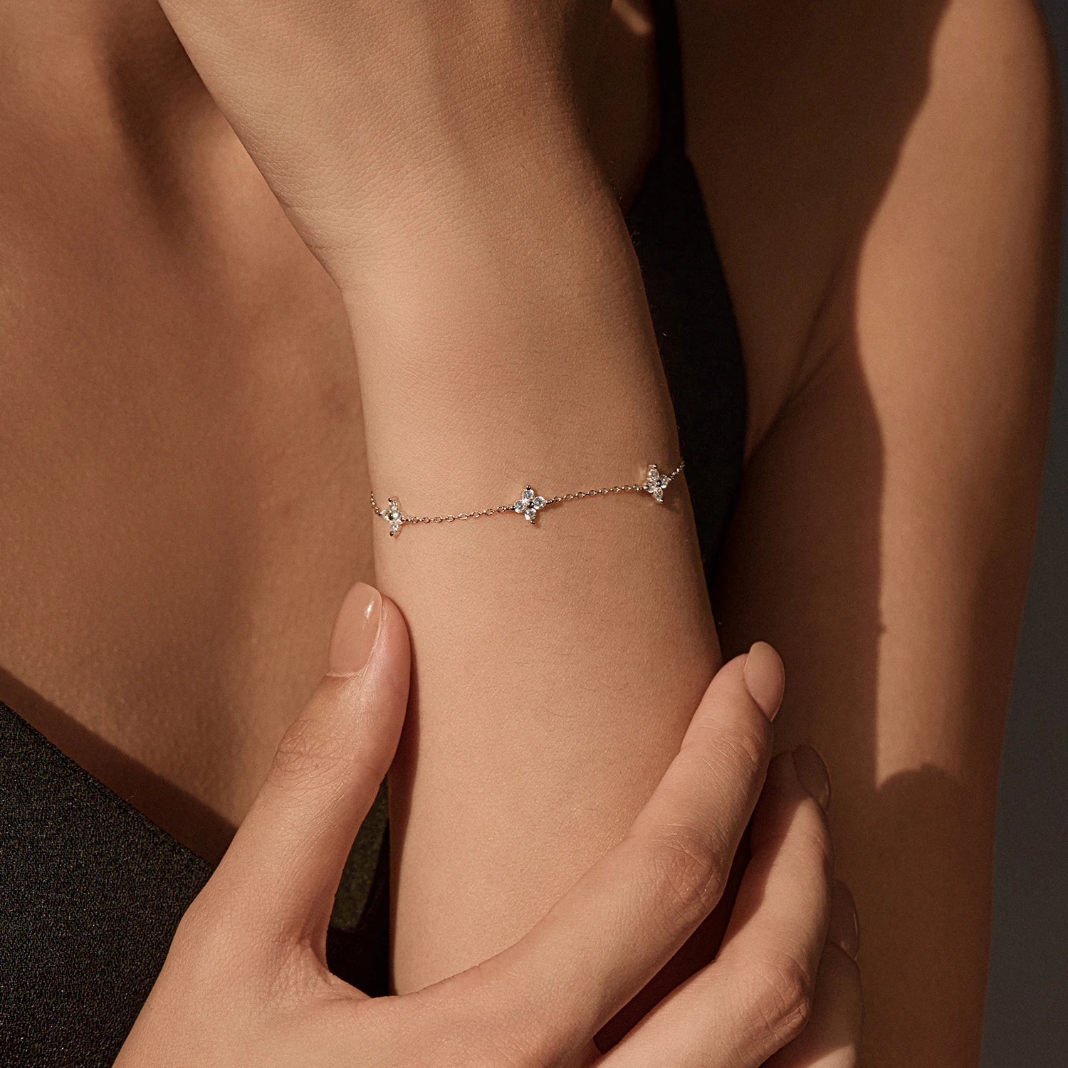 MODIAN 925 Sterling Silver Trendy Exquisite Four-Leaf Clover Clear CZ Charms Bracelet For Women Fine Jewelry Accessories