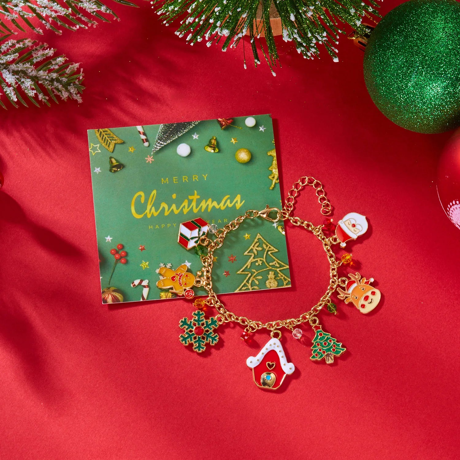 Bracelet pendentif Père Noël et élans pour femmes et filles, orné de flocons de neige, d'une maison en pain d'épice et de motifs traditionnels de Noël. Bijou de fête.