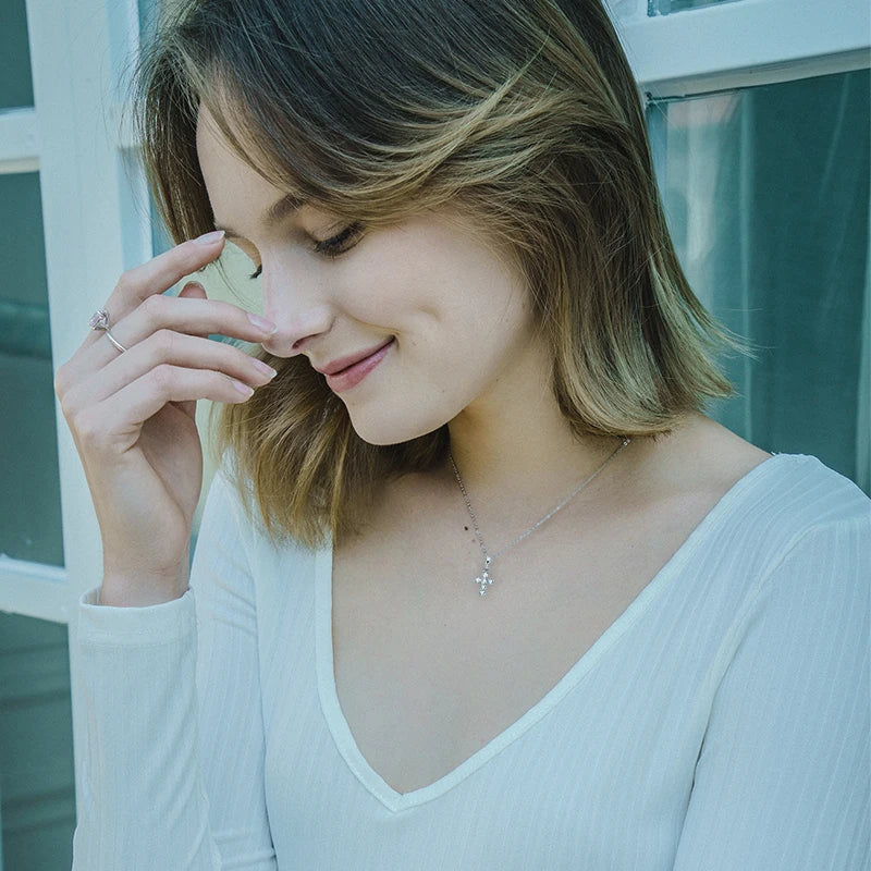 OXTAO Round Cut 3mm Moissanite Pendant Necklace Girls 925 Silver Four Prong Cross Pendant Chain Necklace Fine Jewelry GRA