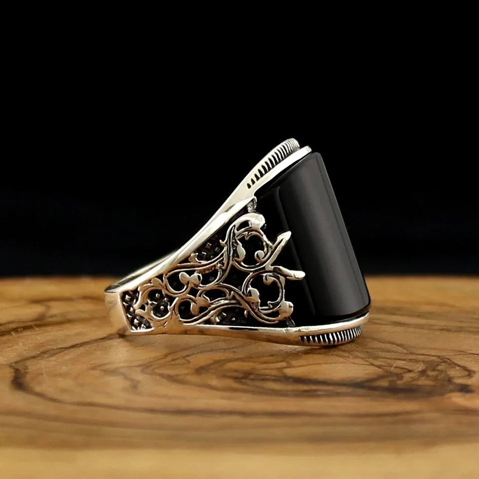 Retro Curved Black Resin Onyx Ring For Men Classic Metal Designer Ring Handmade Jewelry Gothic Rock Hiphop Unisex Accessories - Madeinsea©