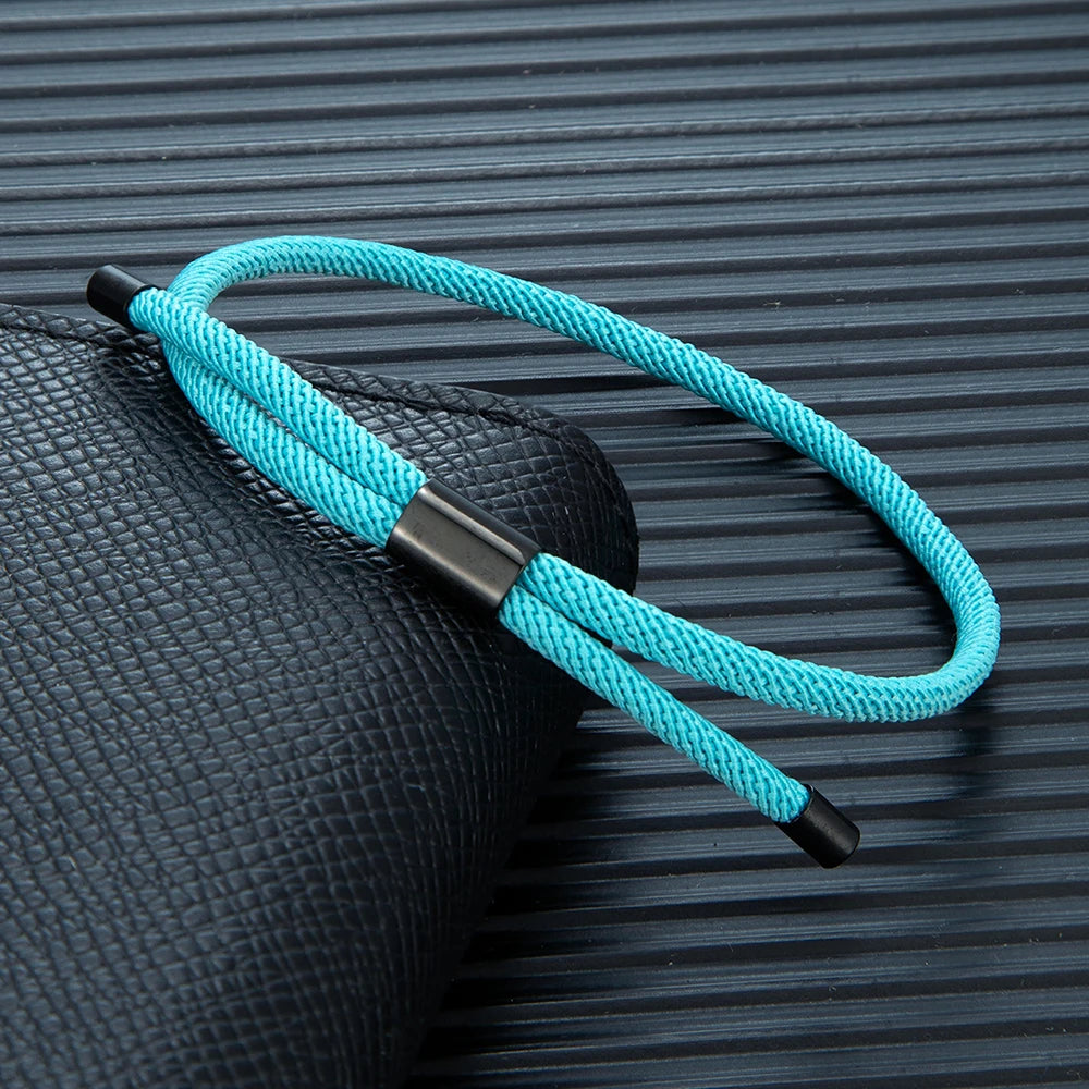 MKENDN Modisches schwarzes Nylonarmband für Damen und Herren aus strapazierfähigem Marine-Nylon mit poliertem schwarzem Edelstahlverschluss – schlichtes Schmuckstück
