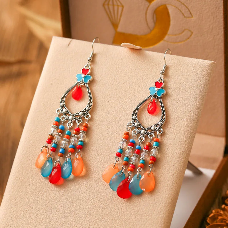 Neue böhmische Ohrringe mit langen Reisperlen in Tropfenform für Damen, ethnisch-retro, tropfenförmig, hohl, baumelnd, Schmuck für Urlaub und Party