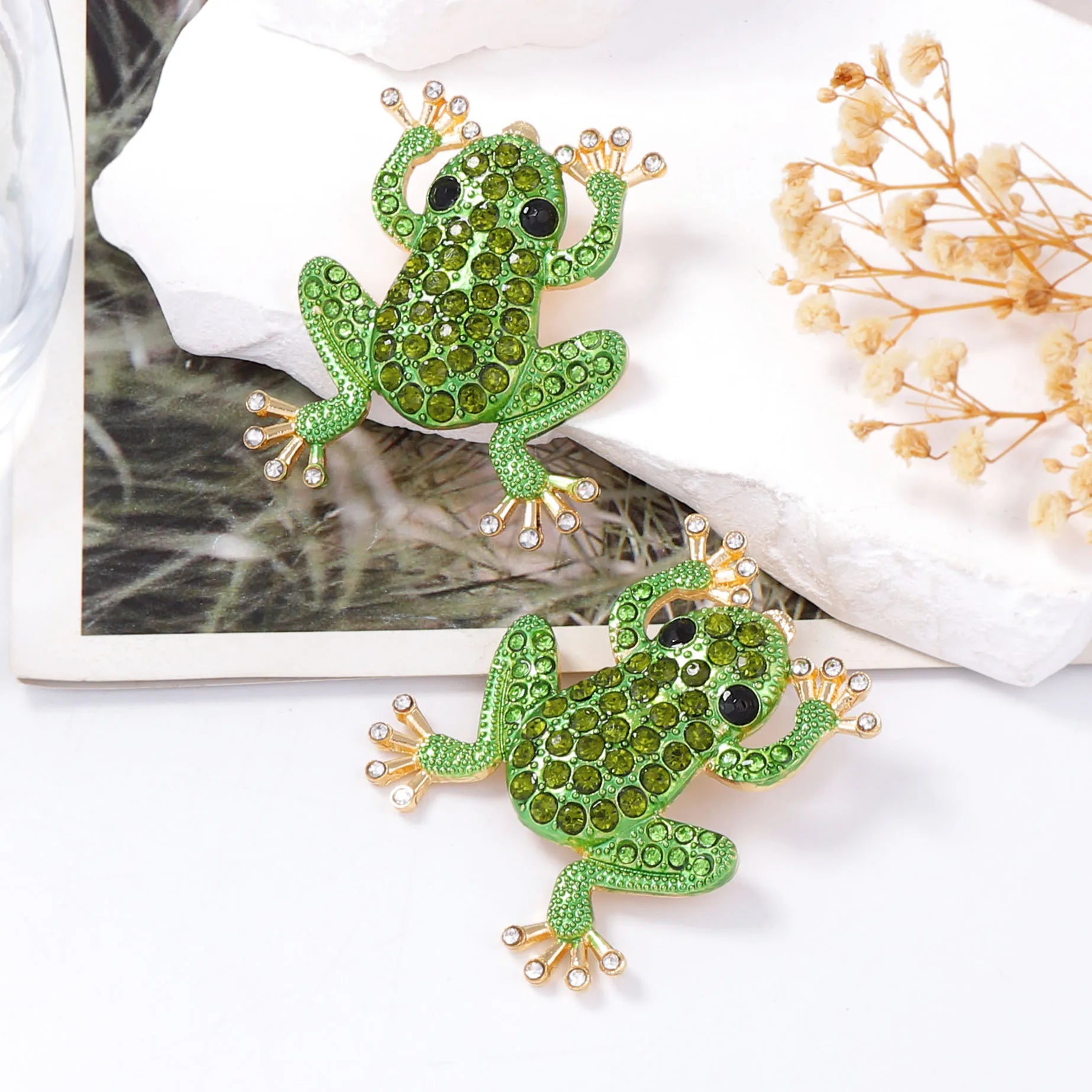 ZAA's Personalized Exquisite Creative Imitation Pearl Frog Animal Earrings