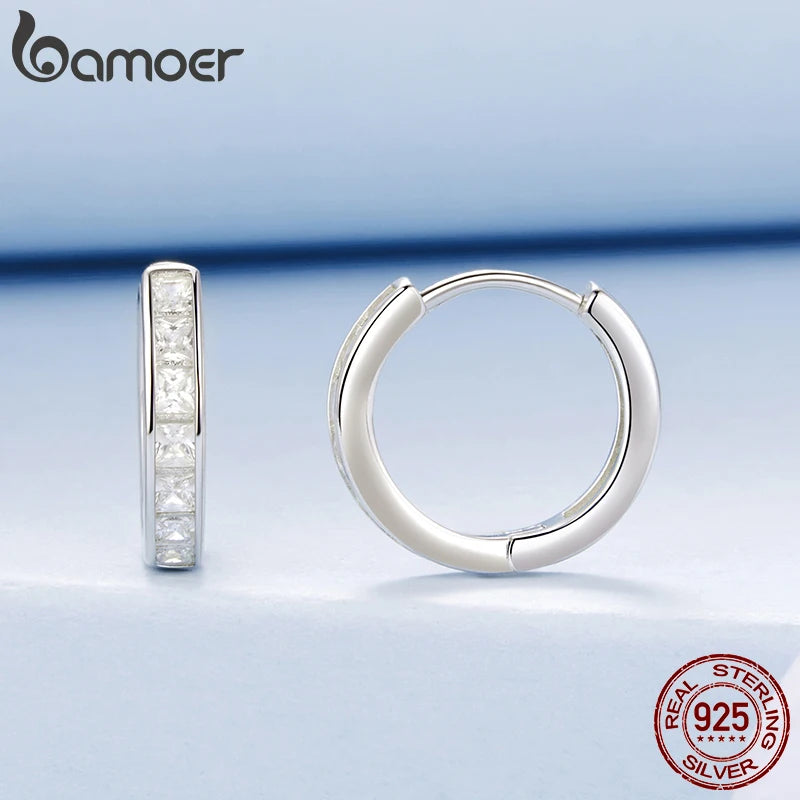 BAMOER 925 Sterling Silber Eingelegte klare CZ Quadratische funkelnde Creolen Leichter Luxus Reifer Glamour Frauen Schmuck Zubehör