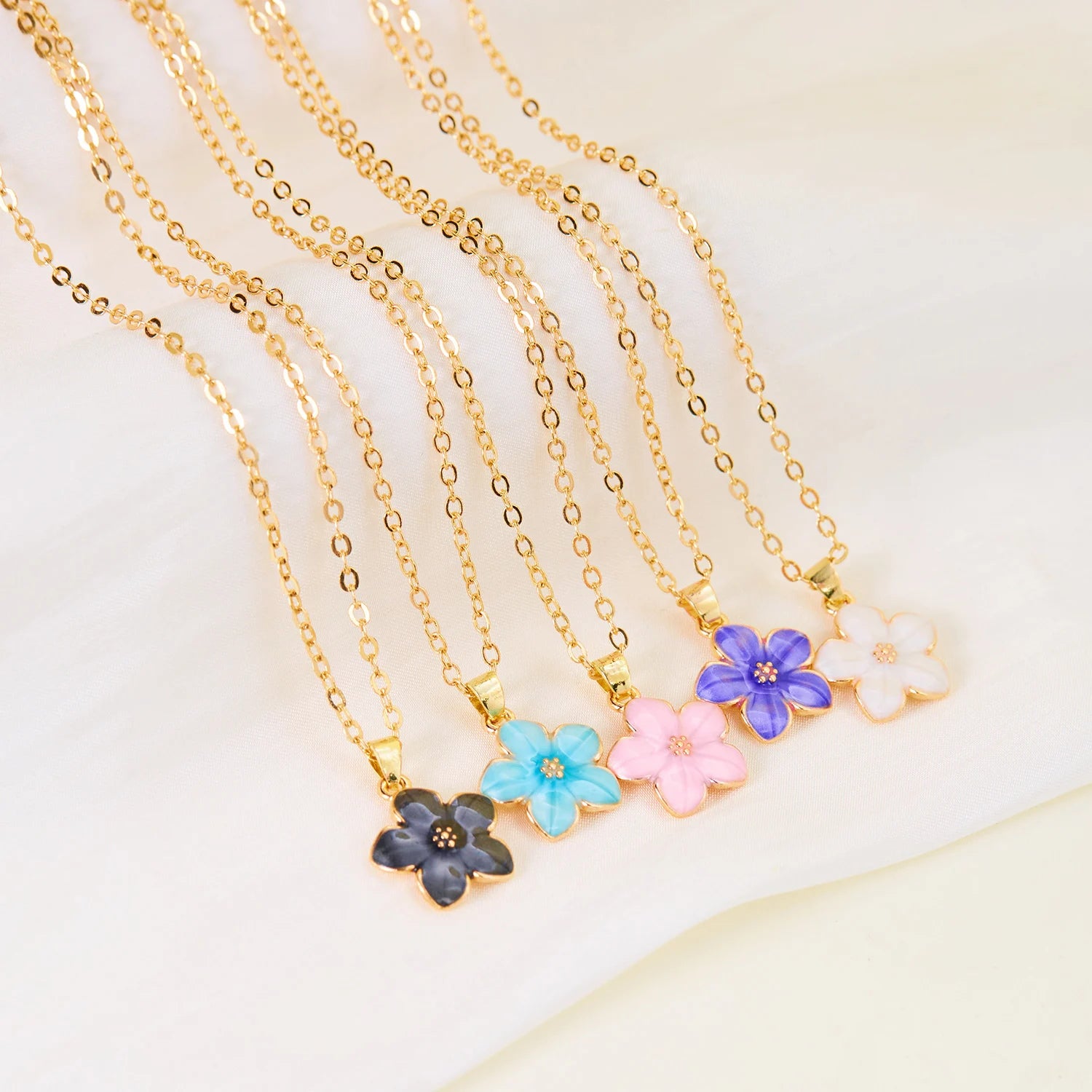 New Flower Pendant Necklace for Women Romantic Cherry Blossom Gold Color Metal Chain Choker Girls Party Wedding Neck Jewelry