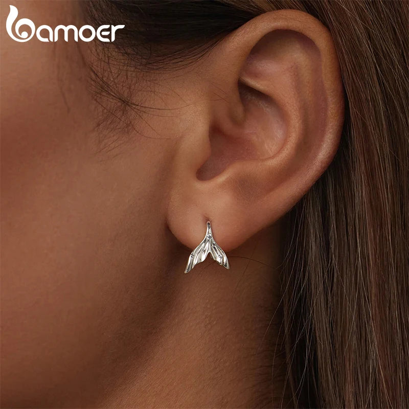 BAMOER Ohrstecker Meerjungfrauenschwanz aus massivem 925er Sterlingsilber, minimalistischer kleiner Ohrstecker für den Alltag für Frauen, Modeschmuck SCE1807