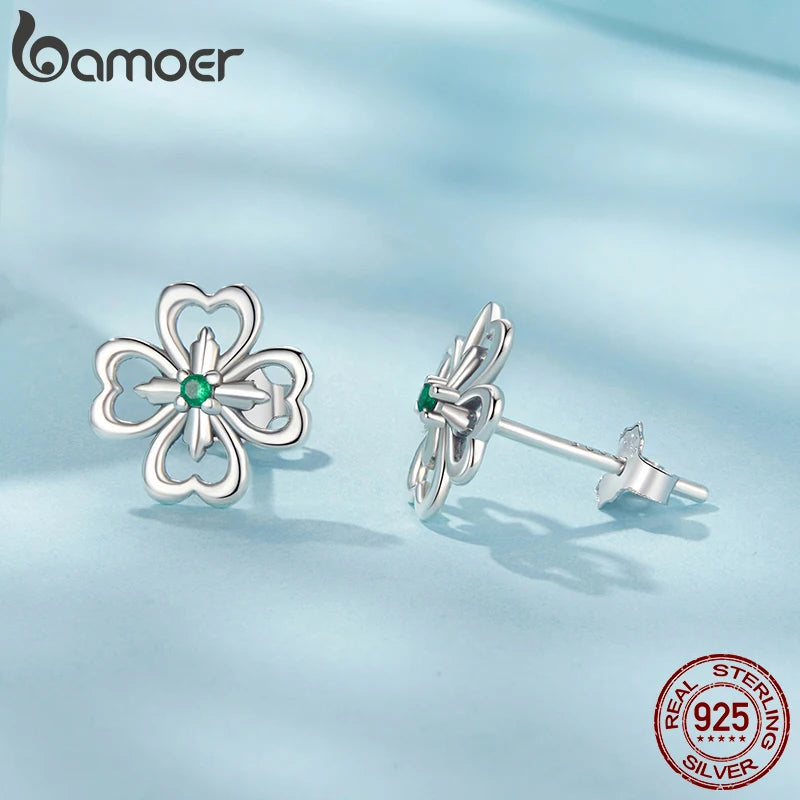 BAMOER Ohrstecker aus 925er Sterlingsilber mit vierblättrigem Kleeblatt und Kreuzmotiv für Damen und Teenager – hypoallergen, niedliches Schmuckstück mit hohler Blume – das perfekte Geschenk