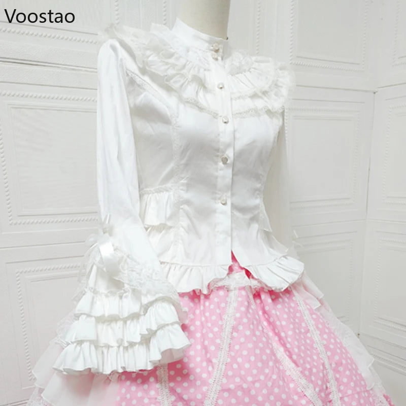 Chemisier style Gothic Lolita japonaise vintage élégant à manches longues et nœud papillon, style victorien, col à volants en dentelle, coupe ajustée.