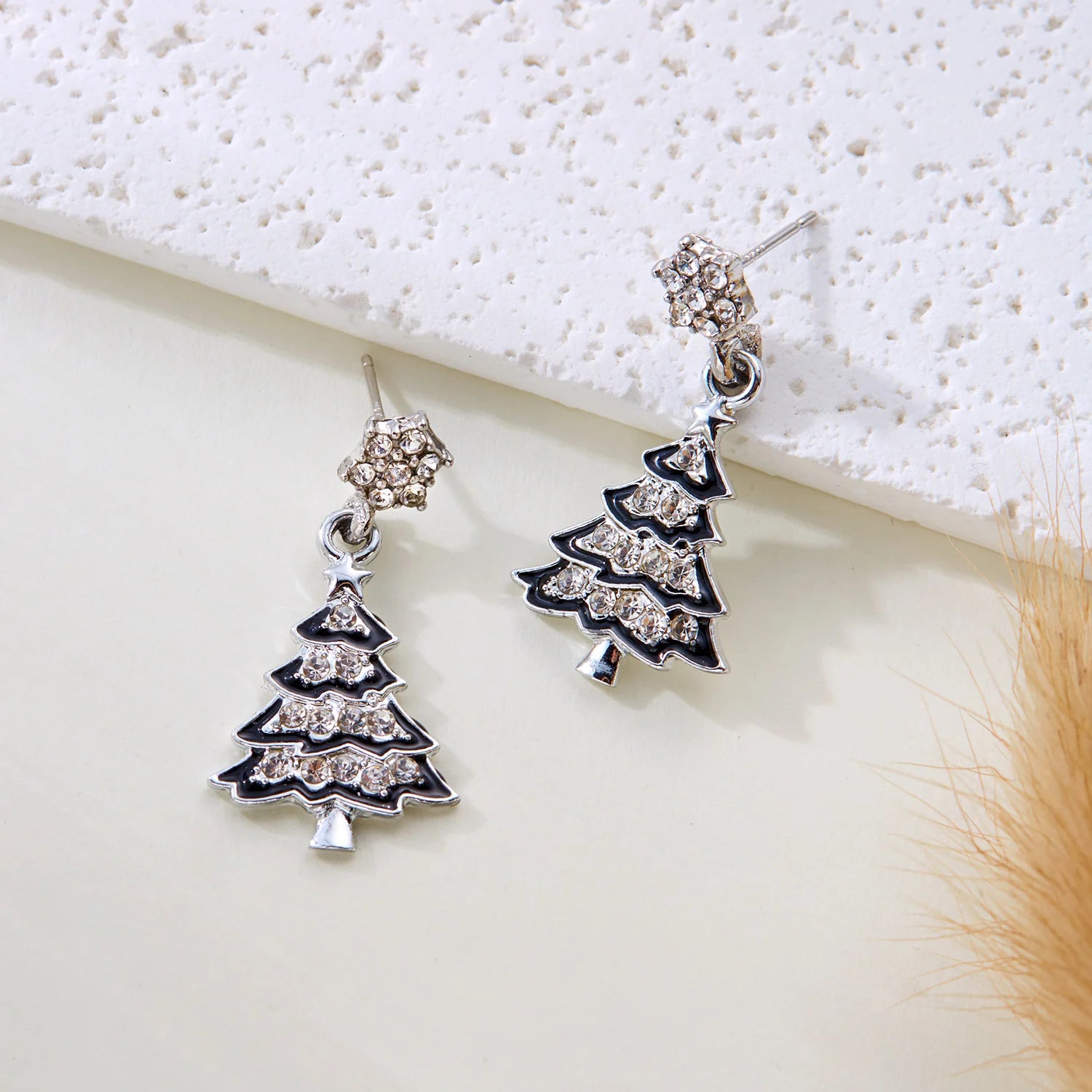 New Christmas Deer Stud Earrings for Women Cute Animal Elk Rhinestone Earring Merry Christmas New Year Wedding Jewelry Gifts