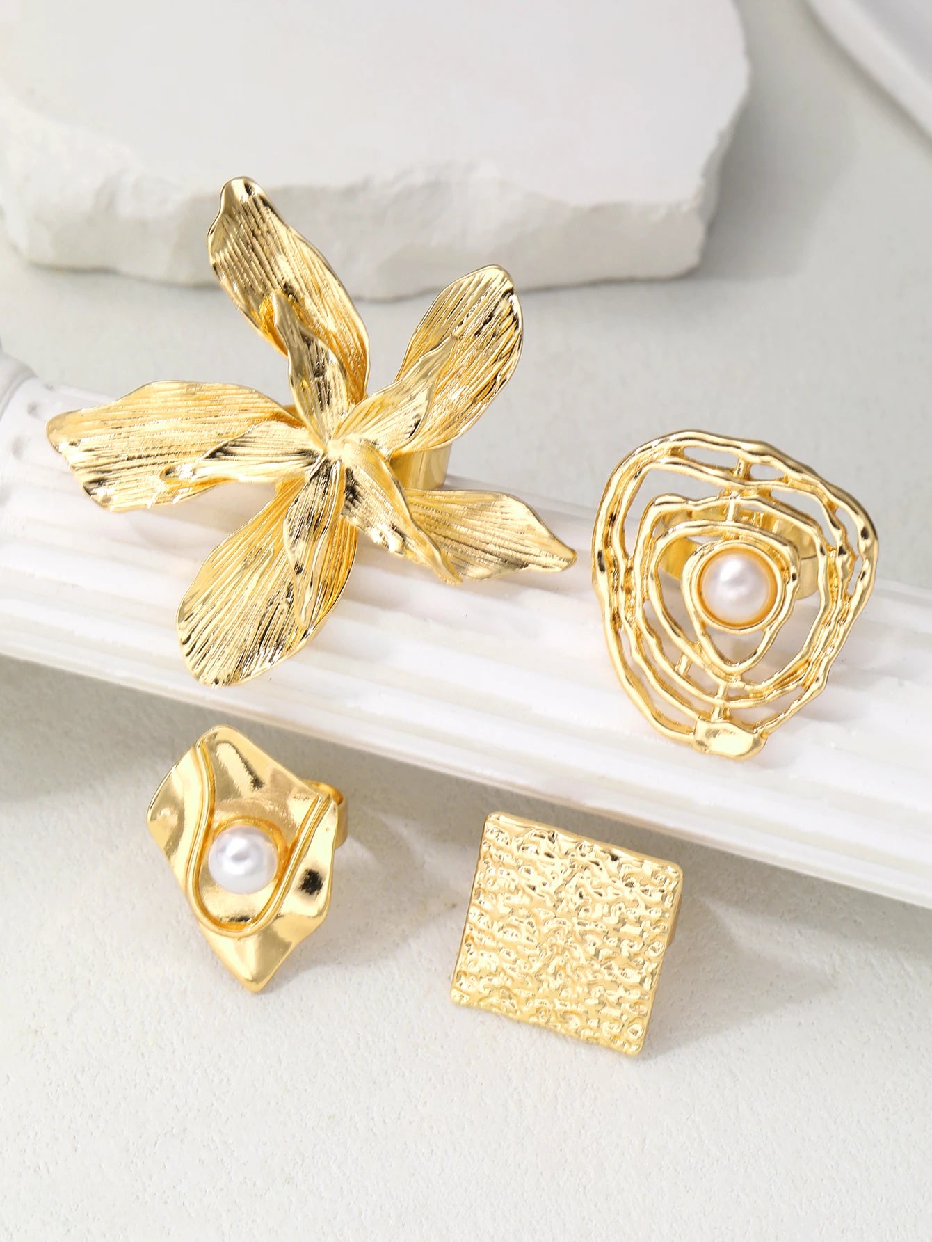 4 Pcs Chunky Vintage Ring Set For Women Fashion Geometric Wave Textured Faux Pearl Metal Rings Holiday Party Jewelry Date Gifts