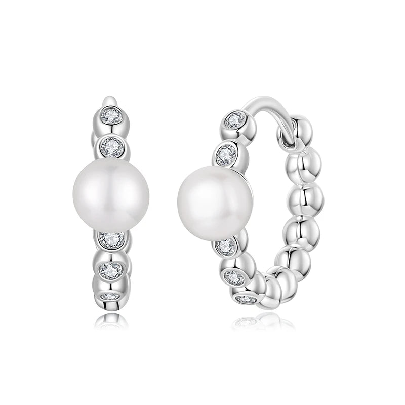 BAMOER Moissanit-Creolen mit Lünette und Naturperle, Huggie-Ohrringe aus 925er Sterlingsilber – ein brillantes Weihnachtsgeschenk für Damen