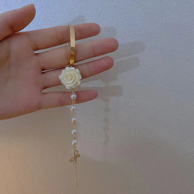 Koreanisches Armband mit roter Rose und Imitationsperlen für Damen, luxuriöses Armband mit Zirkonia-Blumen und Schmetterlingen, verstellbarer Armreif, Hochzeitsschmuck