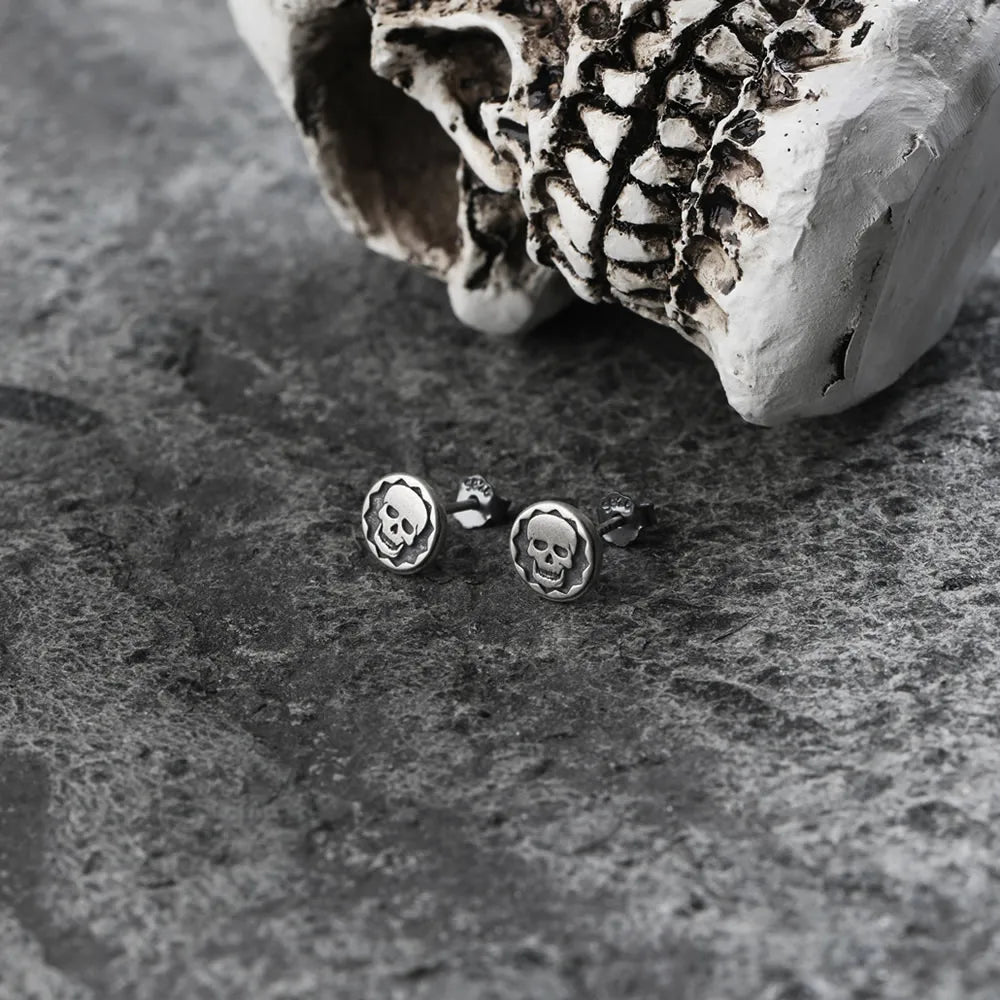 MKENDN Ohrstecker aus 100 % 925er Sterlingsilber mit Totenkopf-Motiv im Retro-Stil – Trendiger Street-Punk-Look für Damen und Herren