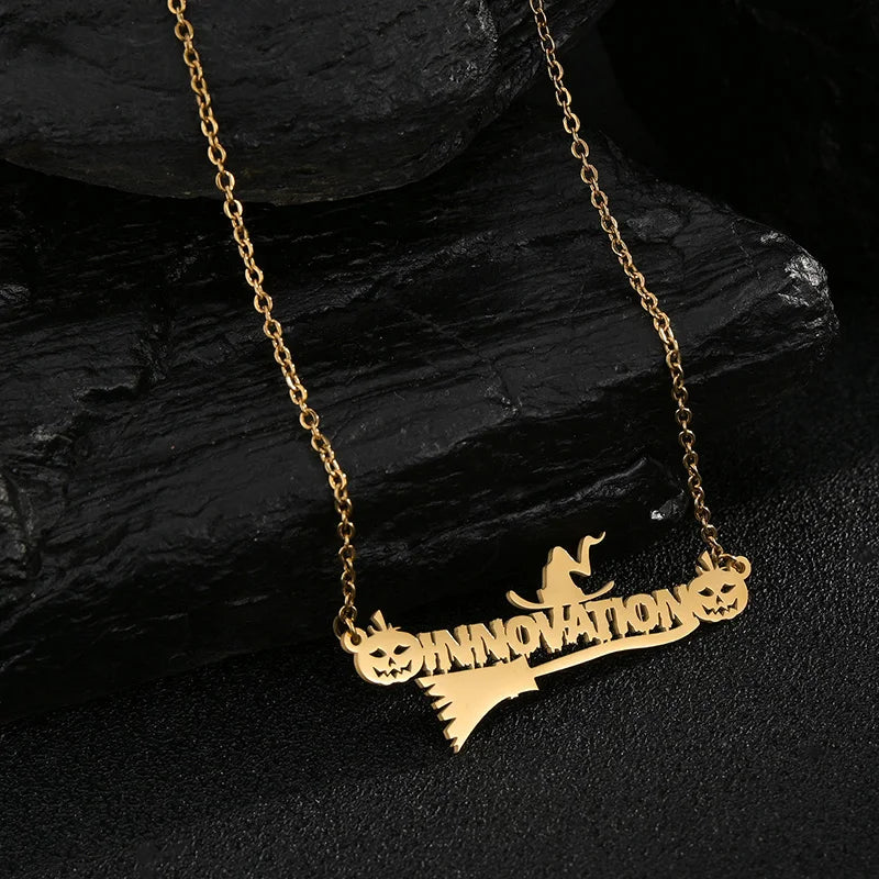 Collier personnalisé avec nom d'Halloween Nextvance en acier inoxydable, pendentif personnalisé avec araignée, chauve-souris, citrouille, balai, festival, bijoux cadeaux