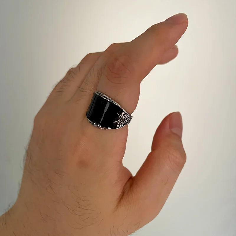 Retro Curved Black Resin Onyx Ring For Men Classic Metal Designer Ring Handmade Jewelry Gothic Rock Hiphop Unisex Accessories - Madeinsea©