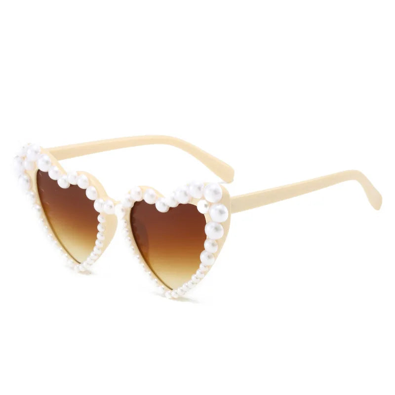 2025 Heart Shape Sunglasses Pearl Frame Wedding Party Sun Glasses Women Big Frame Cute White Black Shades UV400 Fashion Eyewear