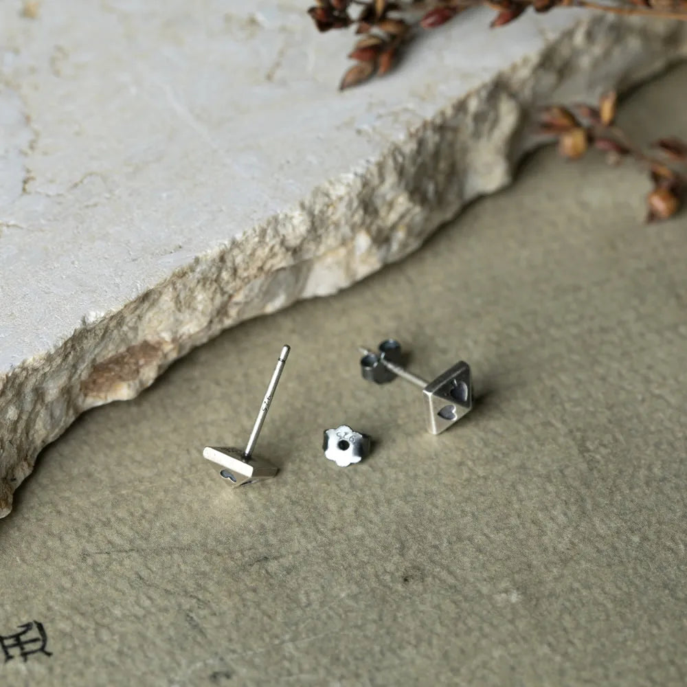 MKENDN 100% 925 Sterling Silver Pyramid Rivet Poker Stud Earrings Personality Minimalist Ear Jewelry Street Punk Gothic Style