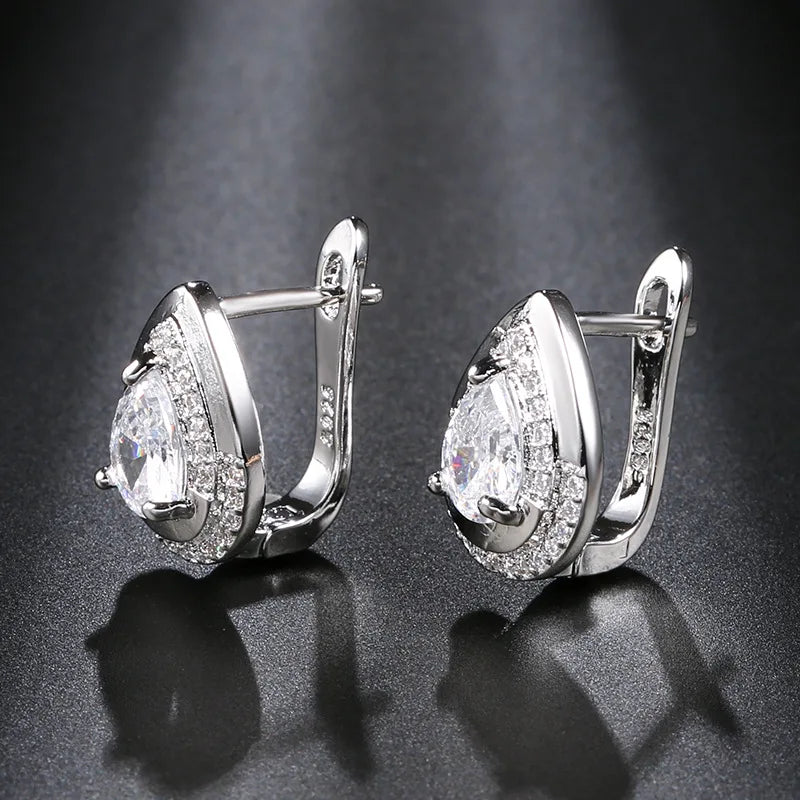 Sterling Silver 925 Small Earrings Fashionable Fresh and Exquisite Heart Shaped Crystal Zircon Earrings High-end Jewelry