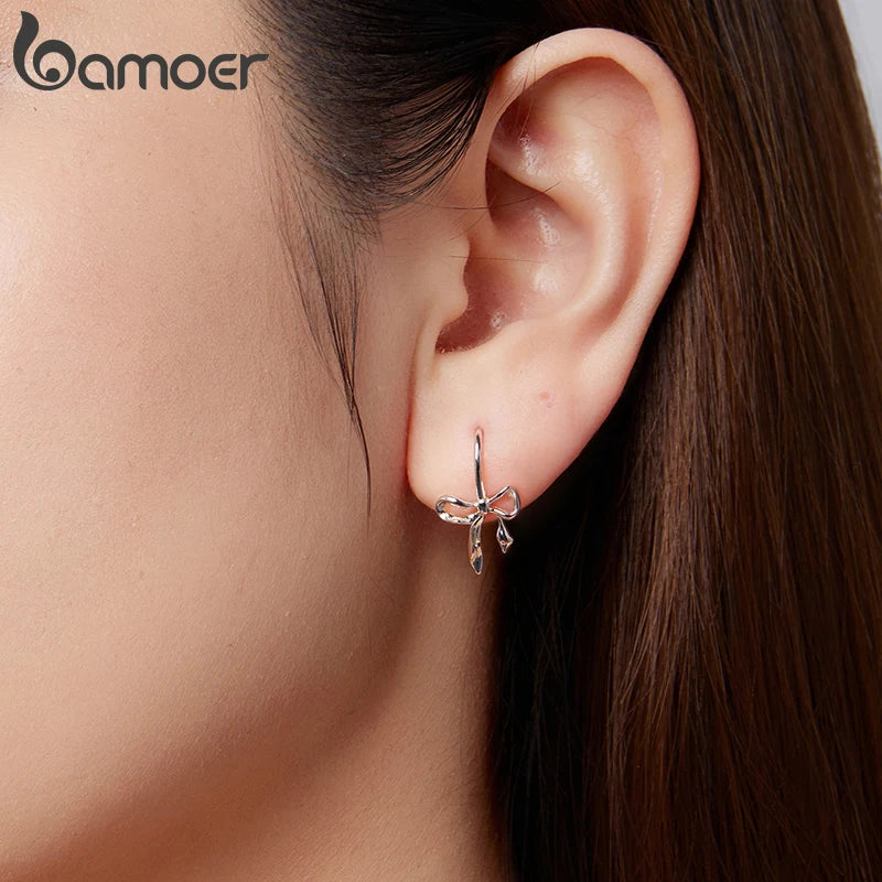 BAMOER Schleifen-Ohrstecker mit Zirkonia, romantische Schleifen-Ohrhänger für Damen und Mädchen, schlichte Ohrringe, ideal als Geburtstagsgeschenk, 925er Sterlingsilber