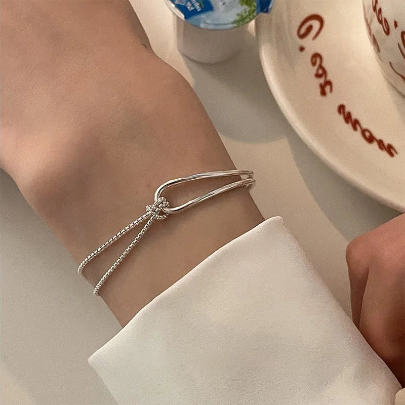 Zartes koreanisches zweilagiges Armband für Damen und Mädchen mit süßer Schleife, Stern und Mond, funkelnden Zirkonia und verstellbarer Kette.