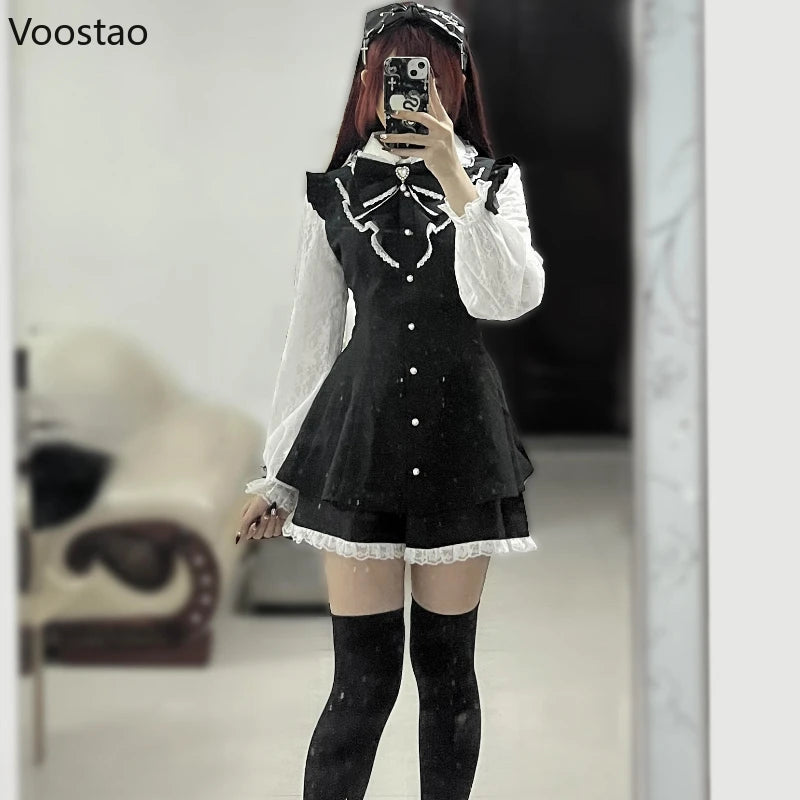 Robe mini style gothique japonais à strass et nœud papillon pour femme, style kawaii lolita, fausse robe deux pièces à manches longues et coupe cintrée.