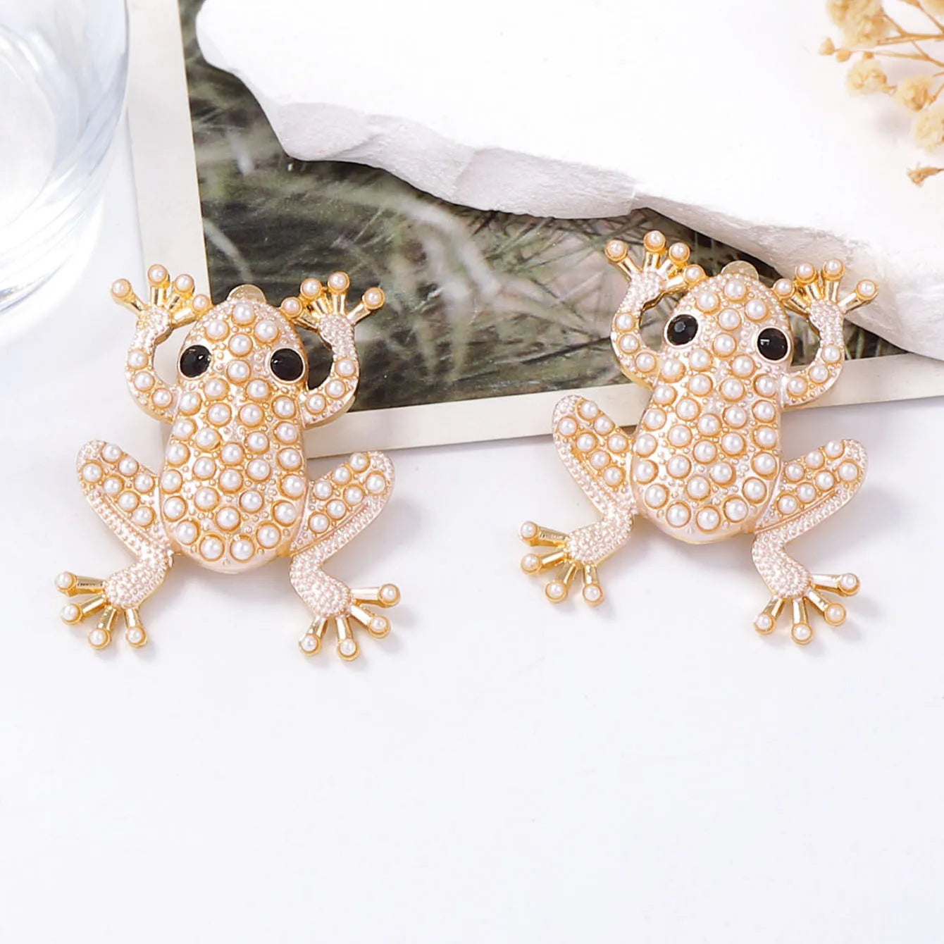 ZAA's Personalized Exquisite Creative Imitation Pearl Frog Animal Earrings
