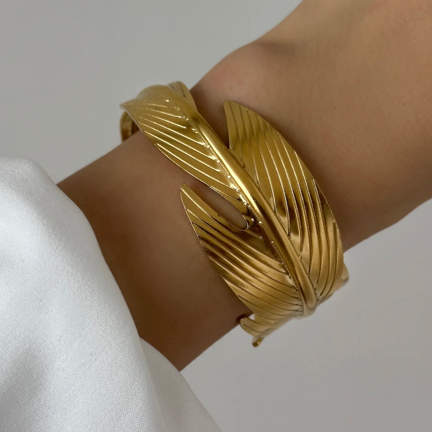 Stainless Steel Multilayer Wave Wide Bangles for Women Gold Color Metal Chunky Flower Cuff Bangle Bracelets Aesthetic Jewelry