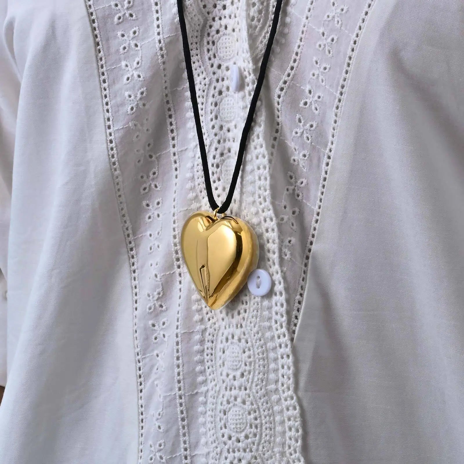 Vnox Chunky Stainless Steel Heat Teardrop Pendent Necklace For Women Rope Chain Fashion Glossy Pendent Accessory Jewelry Gift