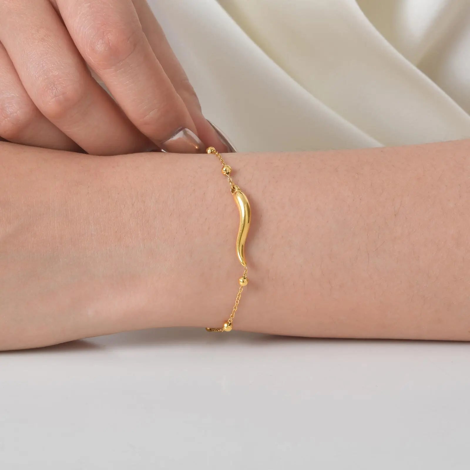 Vnox New Stainless Steel Small Chili Bracelet,Classic Gold Plated Beads Chain Smooth Accessories,Hand Bracelet Jewelry Gifts