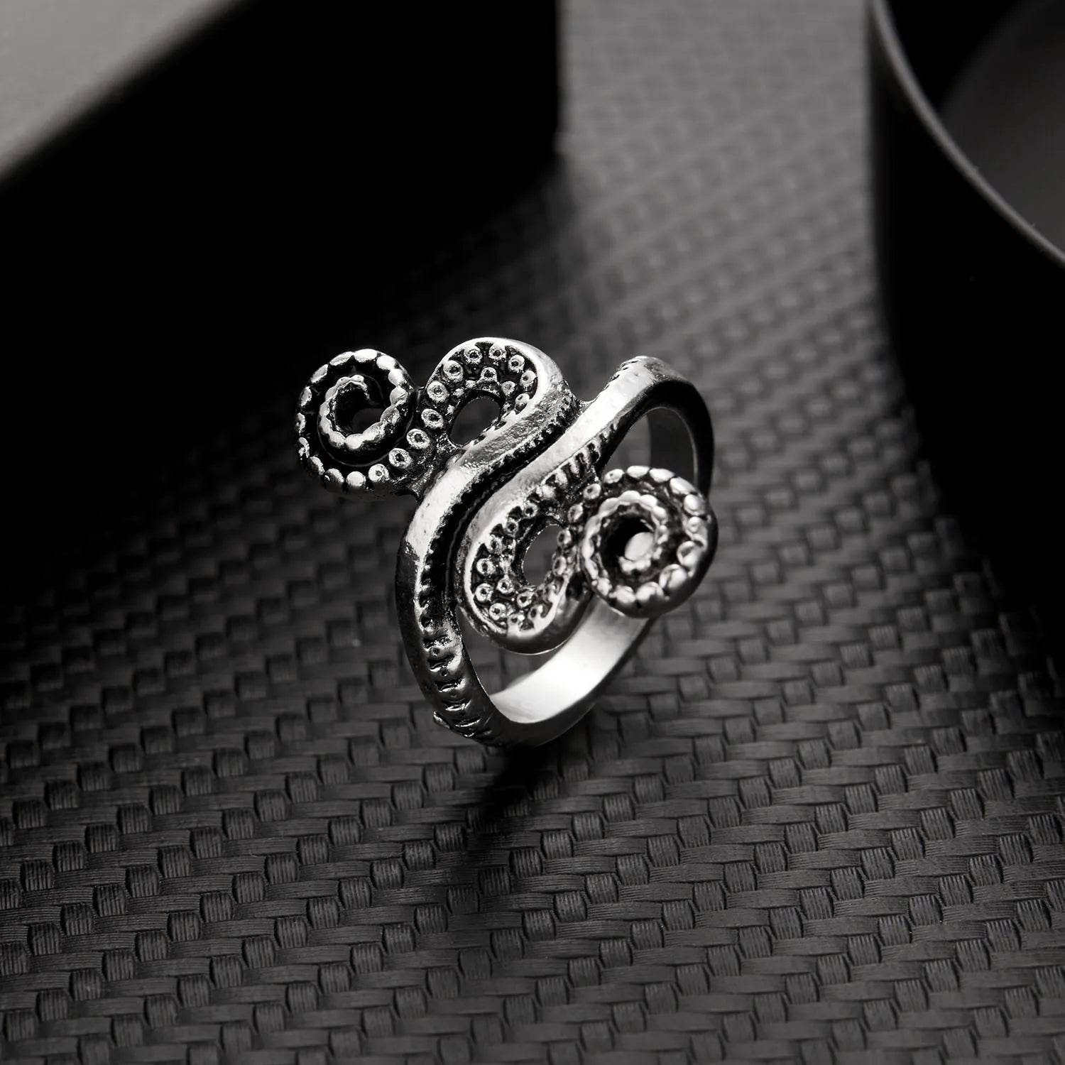 Titanium Steel Octopus Rings Gothic Deep Sea Monster Squid Finger Punk Tentacles Ring Adjustable Size Personality Jewelry Gift