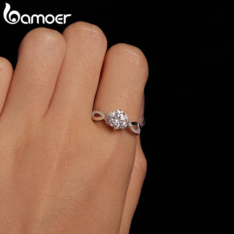 BAMOER 1CT Moissanite Twisted Ring Retro Lace Statement Band Ring Round Cut for Women Engagement Jewelry Eternal Elegance Gift
