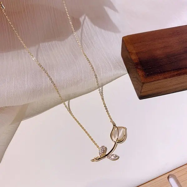 New Cute Animal Pendant Necklace for Women Temperament Rhinestone Horse Pearl Letter Clavicle Chain Girl Party Jewelry Gift