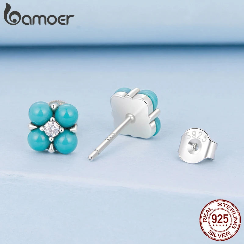 BAMOER Ohrstecker aus 925er Sterlingsilber mit türkisfarbenem Kleeblattmotiv, weißgoldplattierte Piercing-Ohrringe mit grünem Zirkonia – das perfekte Geschenk für elegante Frauen