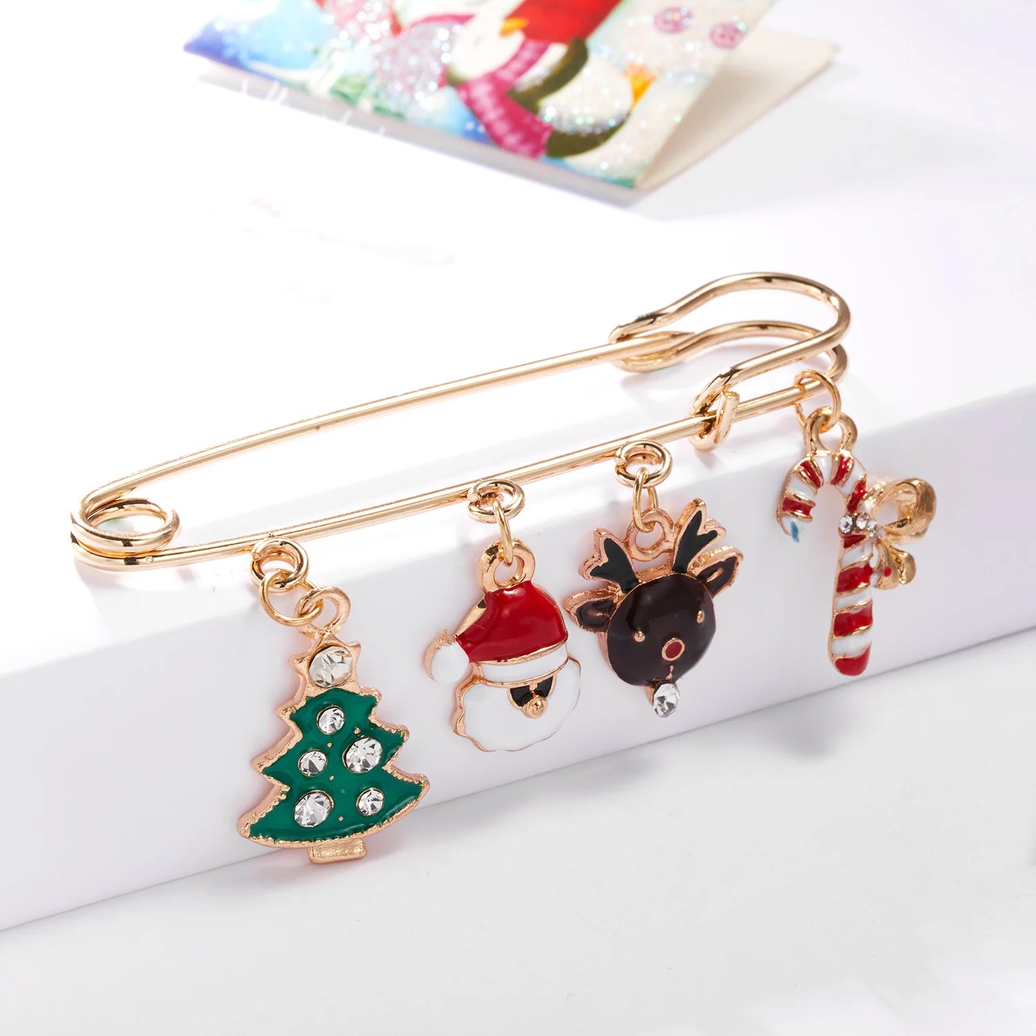 Fashion Christmas Brooch Pin For Women Men Santa Claus Snowflake Christmas Tree Bell Enamel Brooch New Year Xmas Decoration Gift