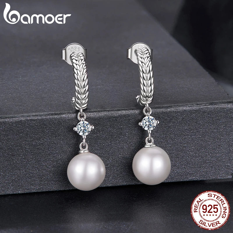 BAMOER Ohrstecker mit gedrehtem Haken und Moissanit, hypoallergene Tropfenohrringe mit rundem Labor-Diamanten, elegantes Geschenk für Damen