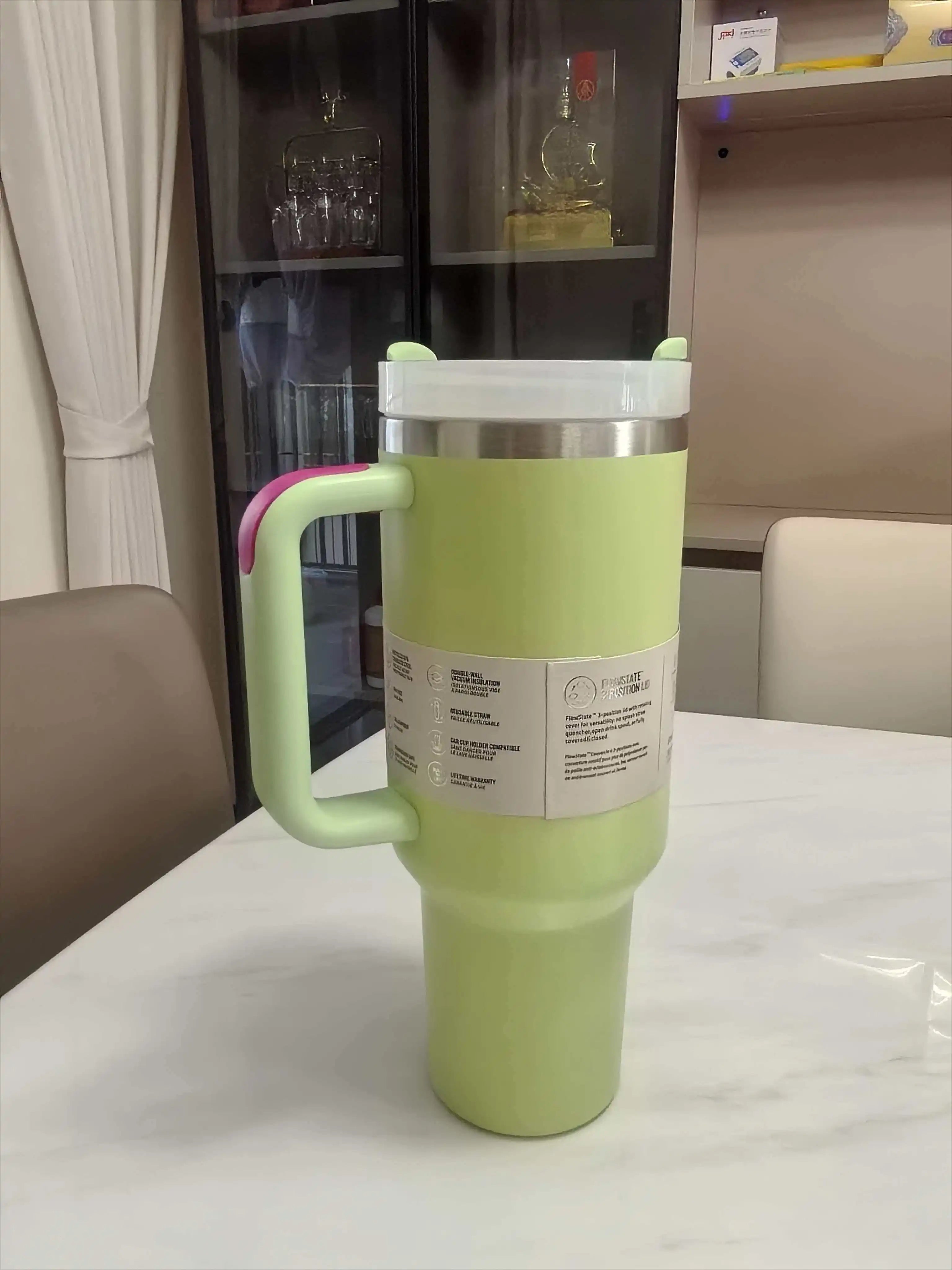 New 40-ounce vacuum straw thermos, stainless steel car sports water bottle, can hold cold and hot beverages