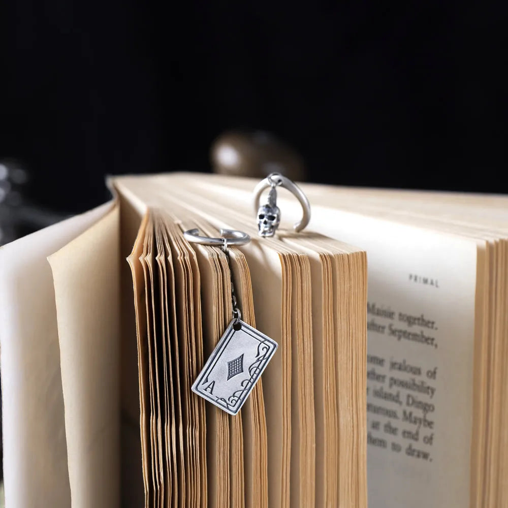 MKENDN 925 Sterling Silber Kreativer Retro Totenkopf-Spielkarten-Anhänger Ohrhänger Trendiger Street Punk Stil für Männer und Frauen