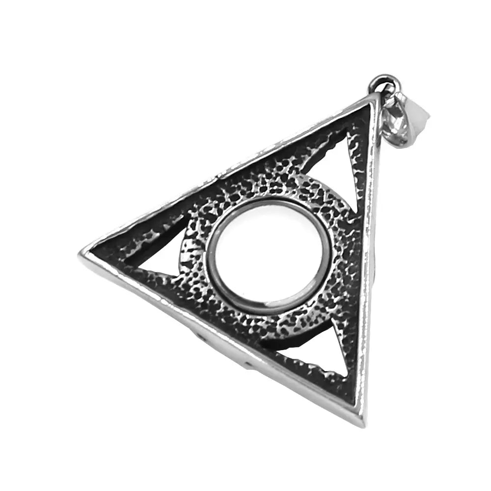 Pendentif talisman égyptien œil d'Horus Ra Udjat en acier inoxydable Illuminati Pyramid Eye Evil Hand Biker cadeau pour homme SWP0548A