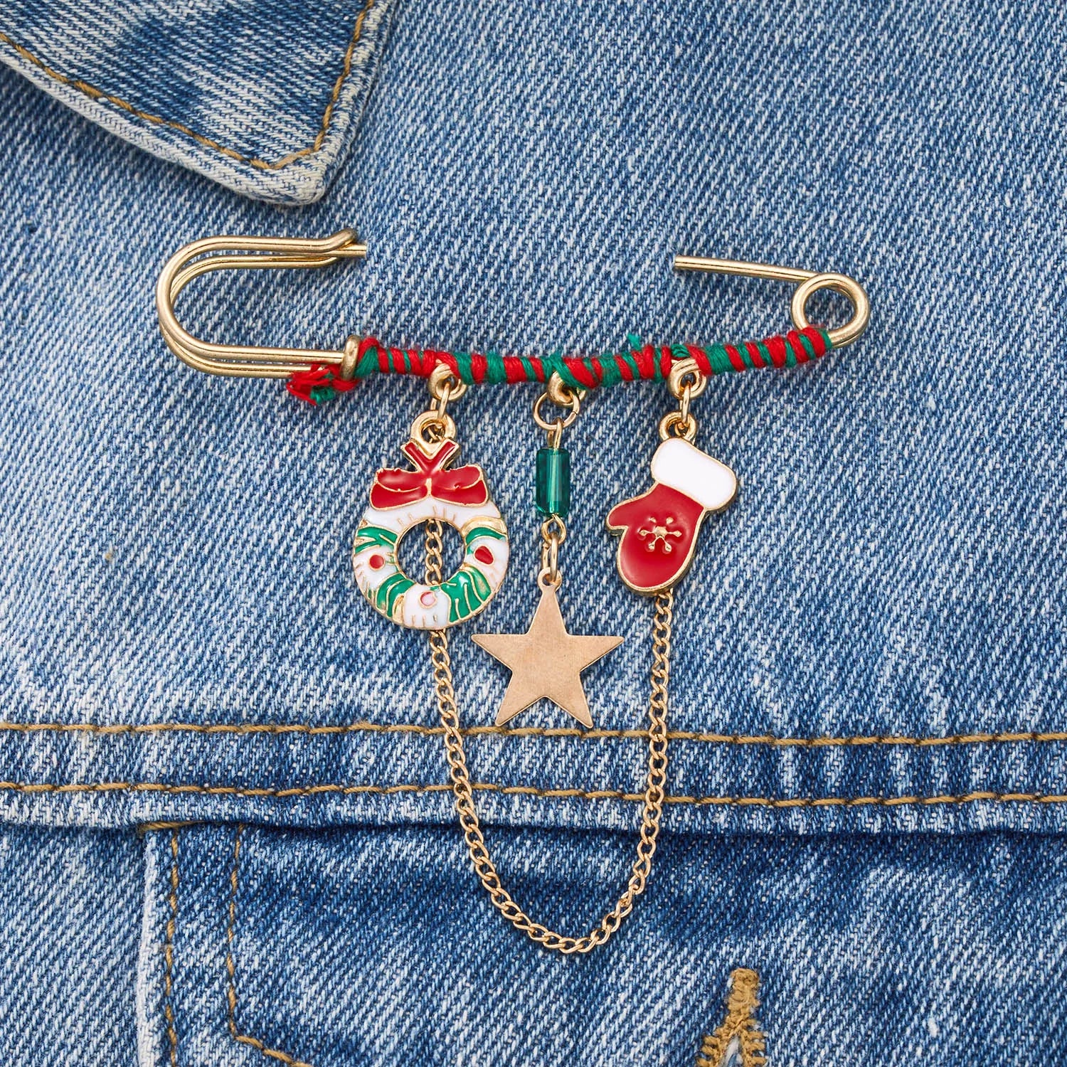 Fashion Christmas Brooch Pin For Women Men Santa Claus Snowflake Christmas Tree Bell Enamel Brooch New Year Xmas Decoration Gift