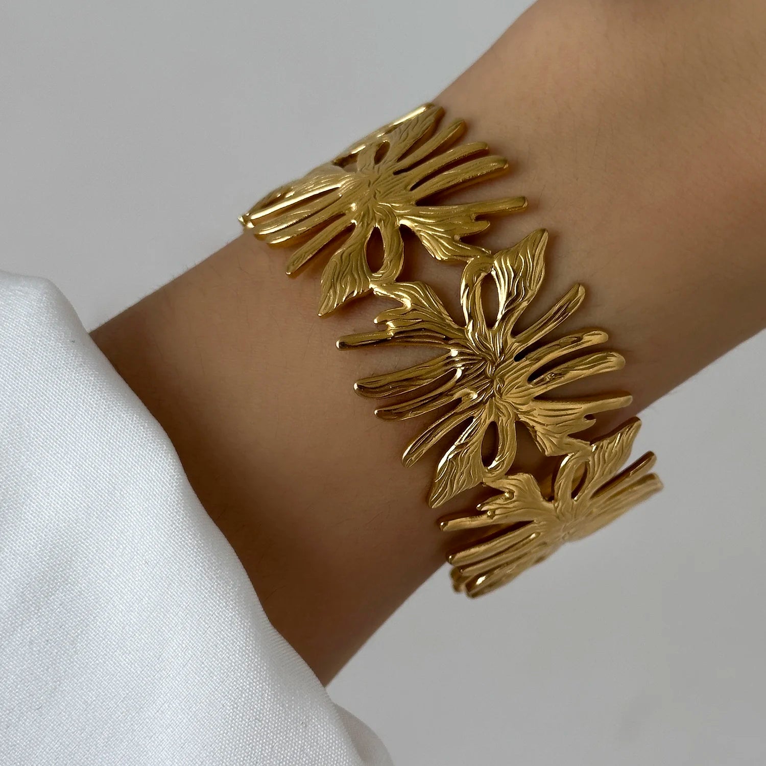 Stainless Steel Multilayer Wave Wide Bangles for Women Gold Color Metal Chunky Flower Cuff Bangle Bracelets Aesthetic Jewelry