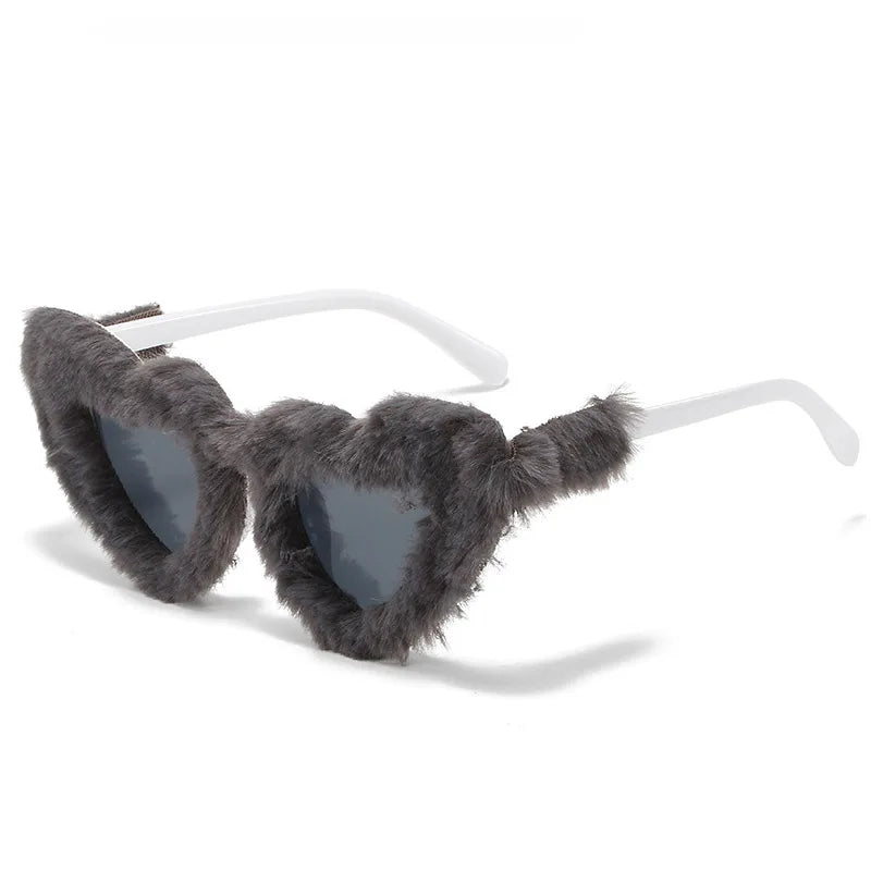 2025 Fashion Women Heart Shape Furry Sunglasses Fashion Vintage New In Shades Eyewear Retro Brand Design UV400 Party Sun Glasses